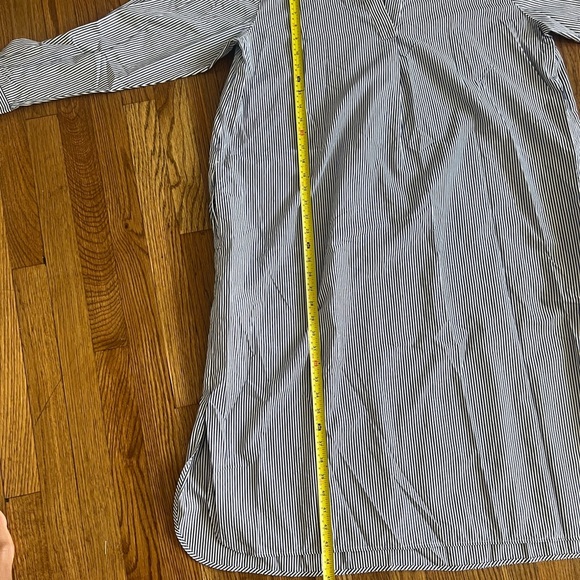 Uniqlo Relaxed Blue and White Tunic with 3/4 Sleeves - Picture 14 of 16